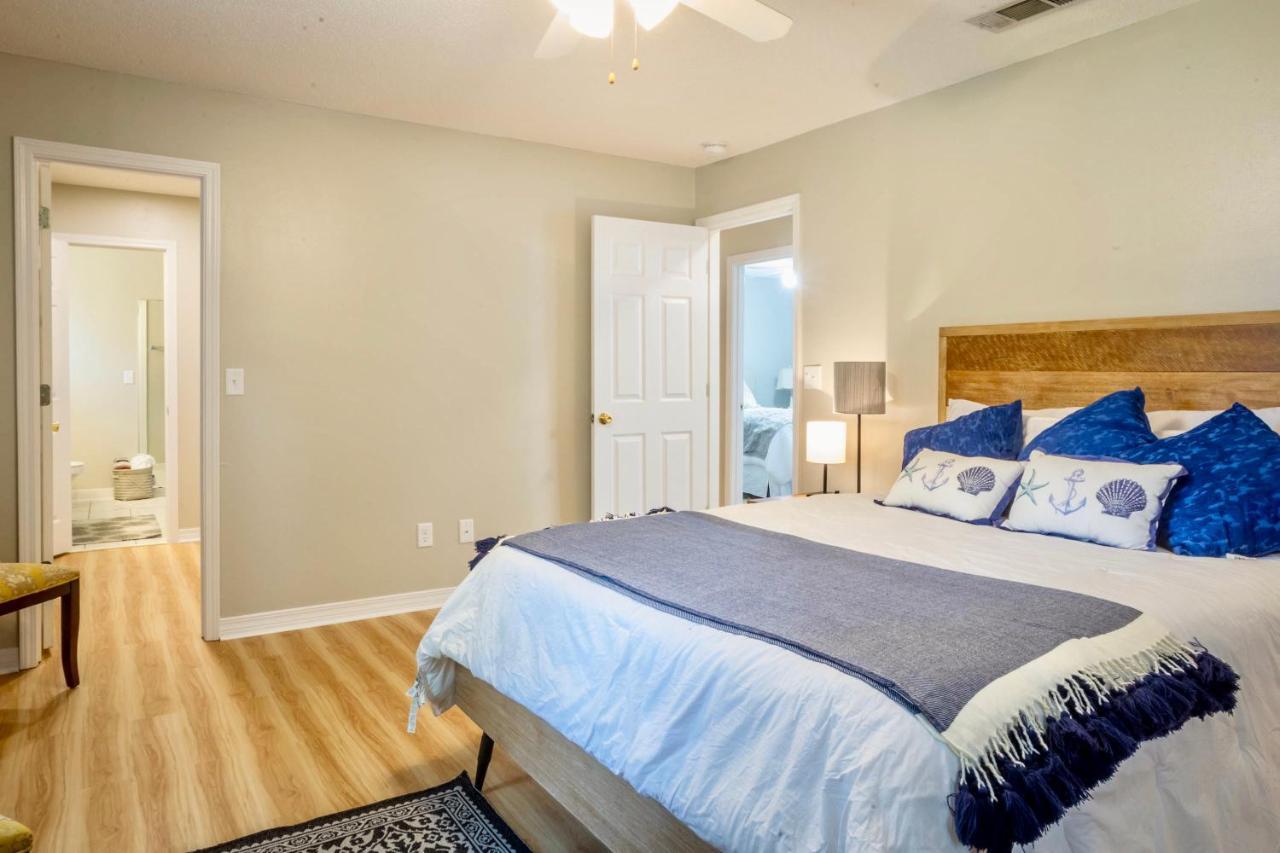 Life'S A Breeze! Updated 3B Home 10 Min To Beach! Gulf Breeze Exterior photo