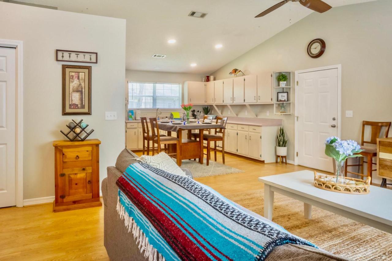 Life'S A Breeze! Updated 3B Home 10 Min To Beach! Gulf Breeze Exterior photo