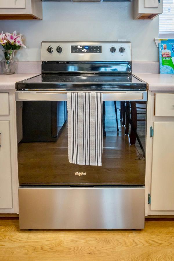 Life'S A Breeze! Updated 3B Home 10 Min To Beach! Gulf Breeze Exterior photo