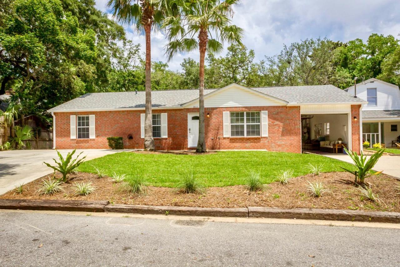 Life'S A Breeze! Updated 3B Home 10 Min To Beach! Gulf Breeze Exterior photo