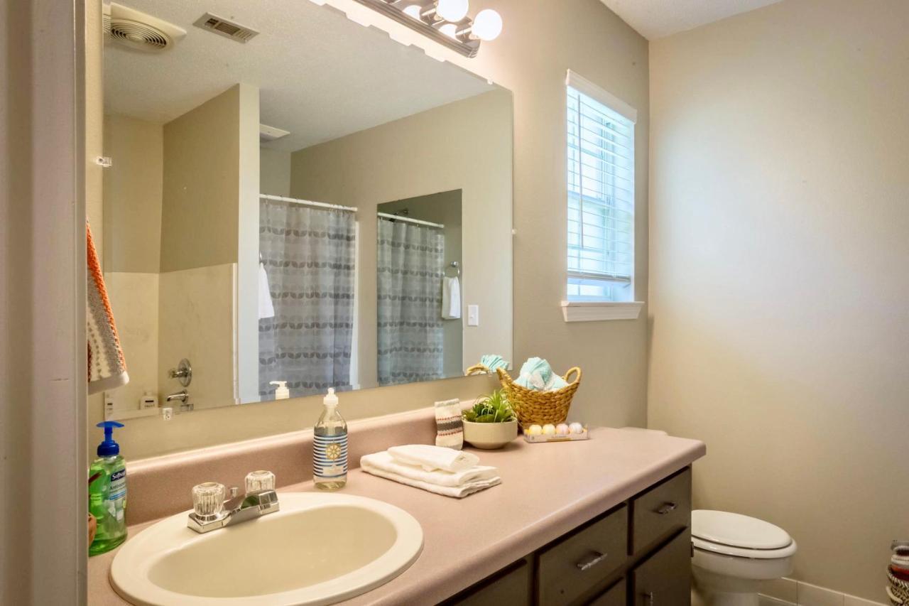 Life'S A Breeze! Updated 3B Home 10 Min To Beach! Gulf Breeze Exterior photo
