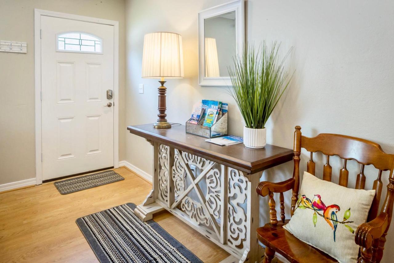 Life'S A Breeze! Updated 3B Home 10 Min To Beach! Gulf Breeze Exterior photo