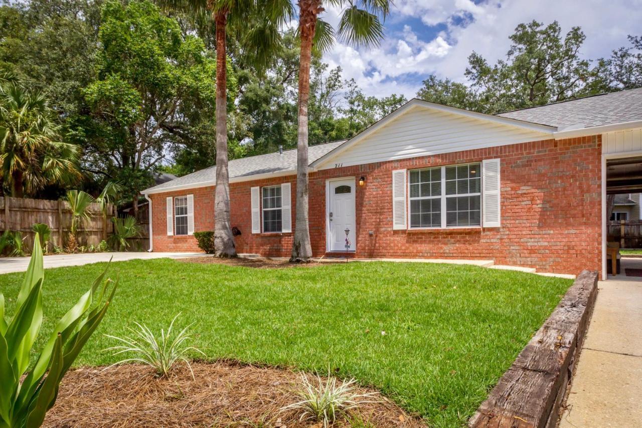 Life'S A Breeze! Updated 3B Home 10 Min To Beach! Gulf Breeze Exterior photo