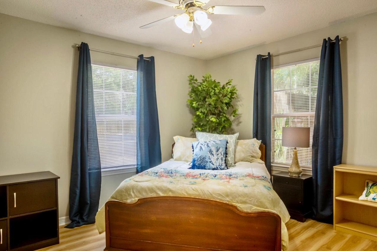 Life'S A Breeze! Updated 3B Home 10 Min To Beach! Gulf Breeze Exterior photo